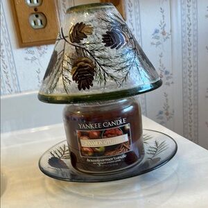 Yankee Candle Cinnamon Appleberry Jar with Pinecone Design